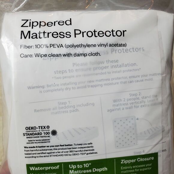 Room  Essentials OEKO TEX Zippered Mattress Protector Twin XL 10"Depth - Picture 7 of 8